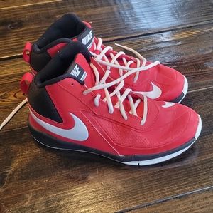 NIKE basketball shoes Kids size 5.5 (big kid size)